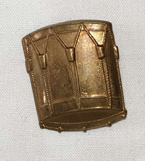 Vintage Royal Drummer or FiFer Badge -brass - 51x26mm