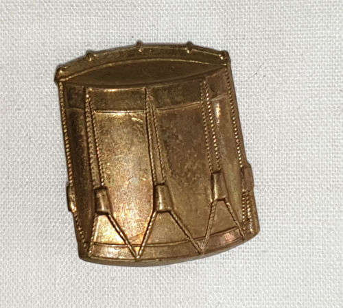 Vintage Royal Drummer or FiFer Badge -brass - 51x26mm