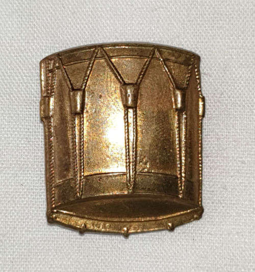 Vintage Royal Drummer or FiFer Badge -brass - 51x26mm