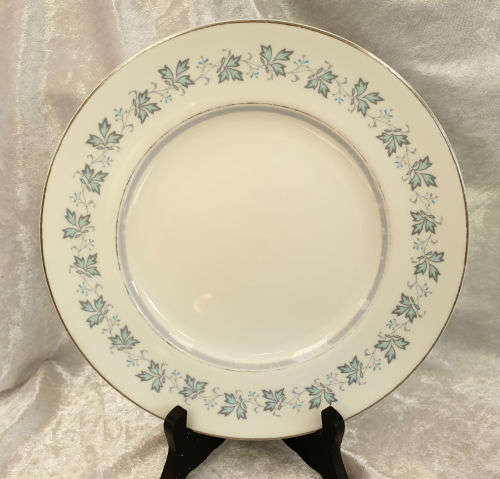 Vintage Royal Doulton Plate LYRIC H.4948 Fine Bone China England 228mm