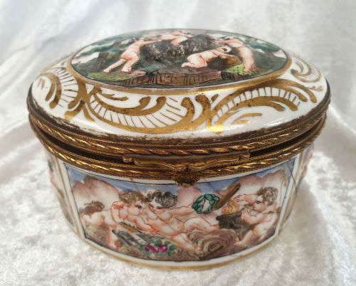Beautiful Antique Capodimonte Italian Porcelain and metal Trinket box (CRACKED) 85x135x110mm