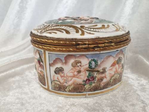 Beautiful Antique Capodimonte Italian Porcelain and metal Trinket box (CRACKED) 85x135x110mm