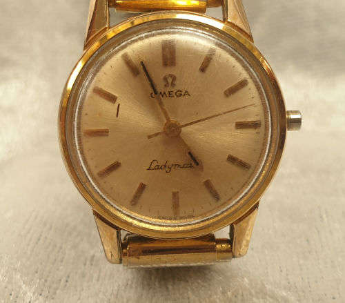 Vintage Ladies OMEGA Ladymatic Seamaster Automatic watch running but need a Winder