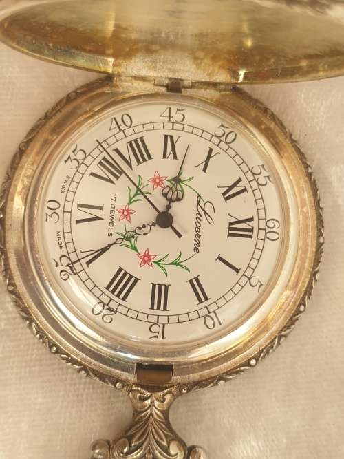 Vintage Lucerne Ladies Pocket watch (Not Working) Swiss Made 17 Jewels