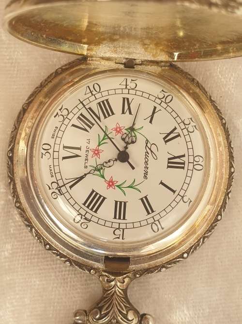 Vintage Lucerne Ladies Pocket watch (Not Working) Swiss Made 17 Jewels