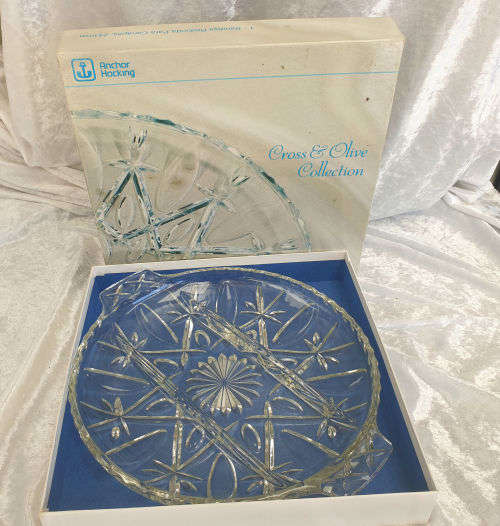 Anchor Hocking Cross & Olive Collection tray 241mm - never been used still in Box -USA