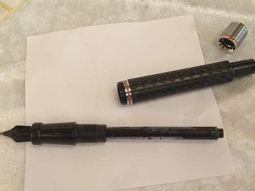 Harley Davidson Motor Cycles Fountain Pen 260807 in leather Pouch- Ink Cartridge is empty