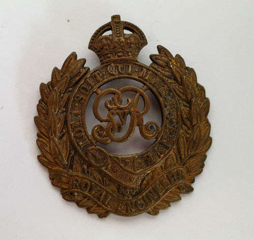 Royal Engineers WW2 Royal Engineers Corps (George VI) Cap Badge - see condition lug broken 40x46mm