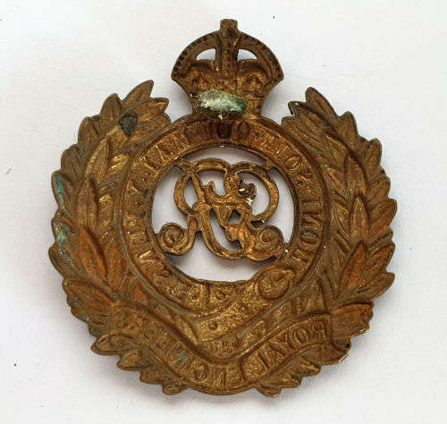 Royal Engineers WW2 Royal Engineers Corps (George VI) Cap Badge - see condition lug broken 40x46mm