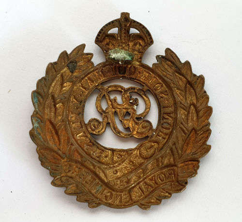 Royal Engineers WW2 Royal Engineers Corps (George VI) Cap Badge - see condition lug broken 40x46mm