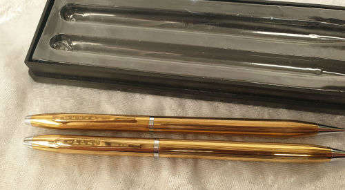 a Vintage Slimline IPPAG Pencil (Working fine)+ a Vintage Pat. KANOE Pencil(lead seems to be stuck)