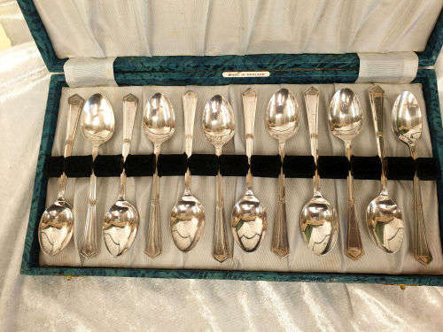 Antique /Vintage 12pc ANGORA Silver plate spoons in origanal box made in England