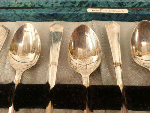 Antique /Vintage 12pc ANGORA Silver plate spoons in origanal box made in England