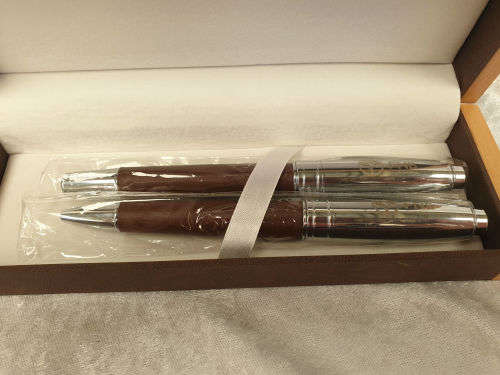 Unused FNB Pen set (Leather covered) in wood and leather box - compare with parker in photos