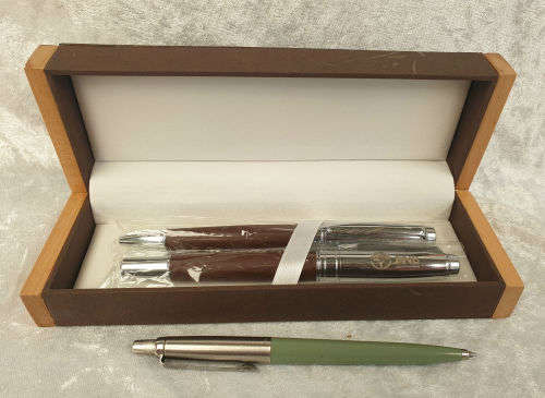 Unused FNB Pen set (Leather covered) in wood and leather box - compare with parker in photos