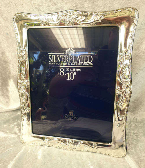 SILVERPLADED Photo Frame Hand Polished & Lacquer Coated 20x25cm (8x10")  with Glass