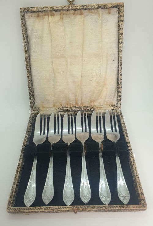 6 Vintage Silver Chrome plate Cake forks  Boxed