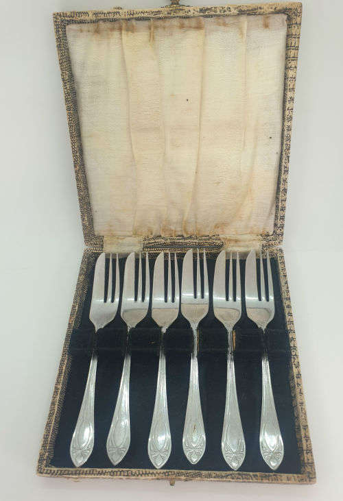 6 Vintage Silver Chrome plate Cake forks  Boxed