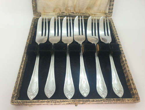 6 Vintage Silver Chrome plate Cake forks  Boxed