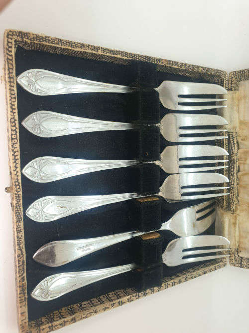 6 Vintage Silver Chrome plate Cake forks  Boxed