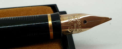 Vintage Parker Fountain Pen with 14k GOLD 585 M Nib made in France - empty ink Cartridge