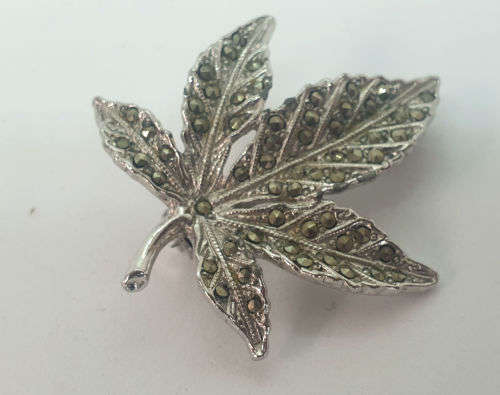 Vintage white Metal Brooch