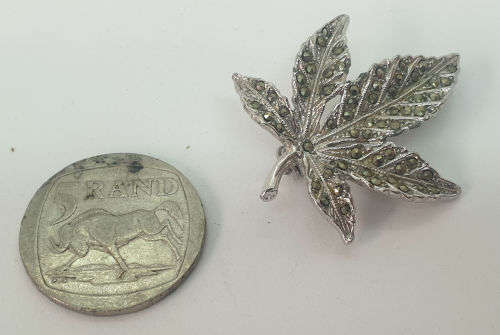 Vintage white Metal Brooch