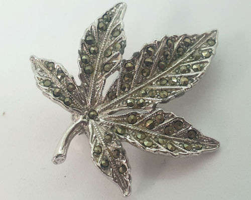 Vintage white Metal Brooch