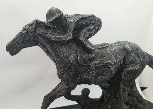 a 2006 EQUUS award Horse Racing Throphy (could be Bronze?) 260x280x130