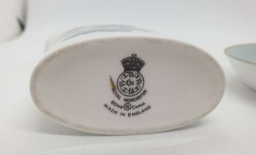 Vintage ROYAL WORCESTER Bone China Vase and small tray - Made in England