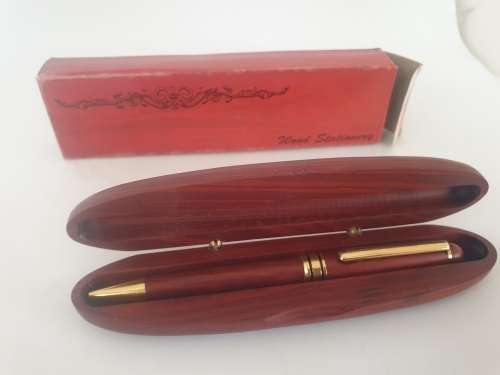 Vintage Gift set a Wood Pen in a wood  Case (Ink is Dry) Uses a Cross Refill