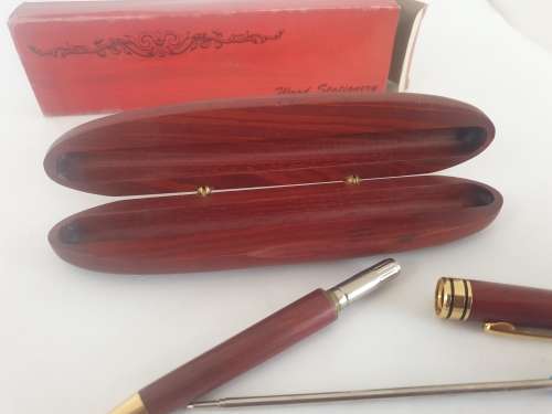 Vintage Gift set a Wood Pen in a wood  Case (Ink is Dry) Uses a Cross Refill