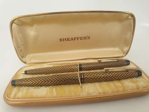 1970's Lady 904 Sheaffer Fountain Pen (No Converter) & Ball pen (no refill) in Metal Sheaffer case