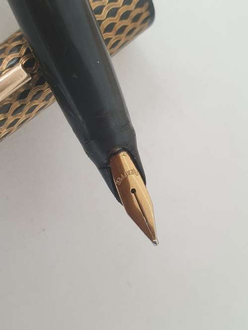 1970's Lady 904 Sheaffer Fountain Pen (No Converter) & Ball pen (no refill) in Metal Sheaffer case