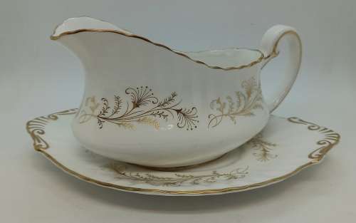 Vintage Paragon Lafayette Gravy Boat and saucer- By appointment  to the Queen- Mint condition