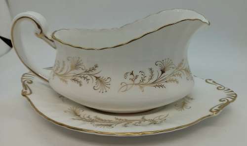 Vintage Paragon Lafayette Gravy Boat and saucer- By appointment  to the Queen- Mint condition