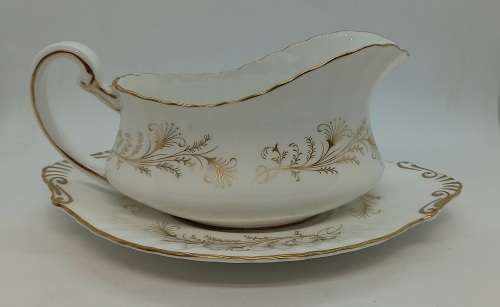 Vintage Paragon Lafayette Gravy Boat and saucer- By appointment  to the Queen- Mint condition