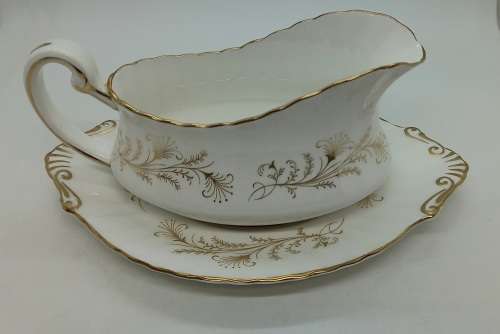 Vintage Paragon Lafayette Gravy Boat and saucer- By appointment  to the Queen- Mint condition