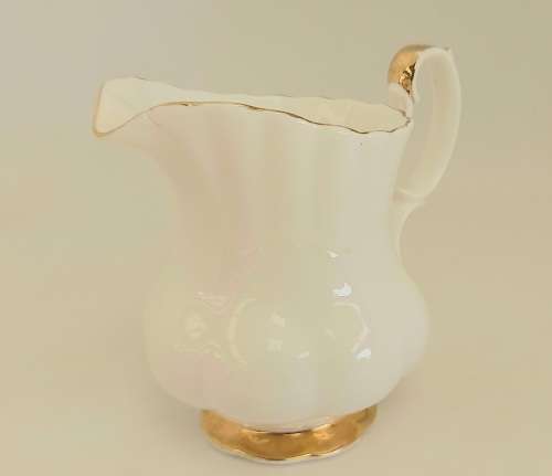 Vintage Royal Albert Val D'or -Creamer (Damaged- Cracked and small chip) 110x120x80mm