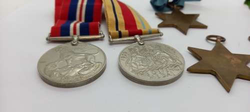Set of 5 Full size WW2 Medals not engraved only one star has engraving on
