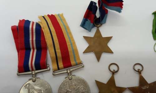 Set of 5 Full size WW2 Medals not engraved only one star has engraving on