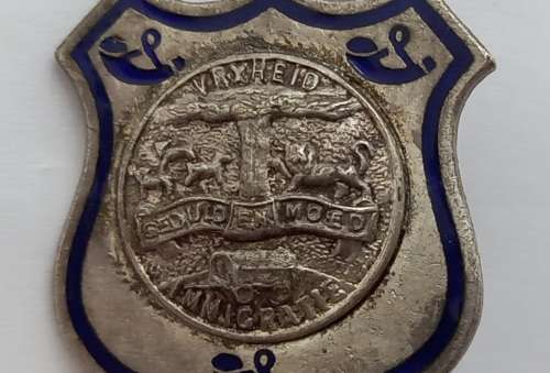 Vintage Orangia pin badge - Vryheid-Geduld en Moed Immigratie  33x26mm
