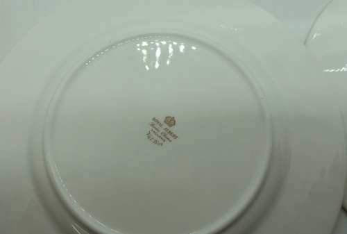 Vintage Royal Albert Val D'or -Plate  209mm - (gold trim have some wear)