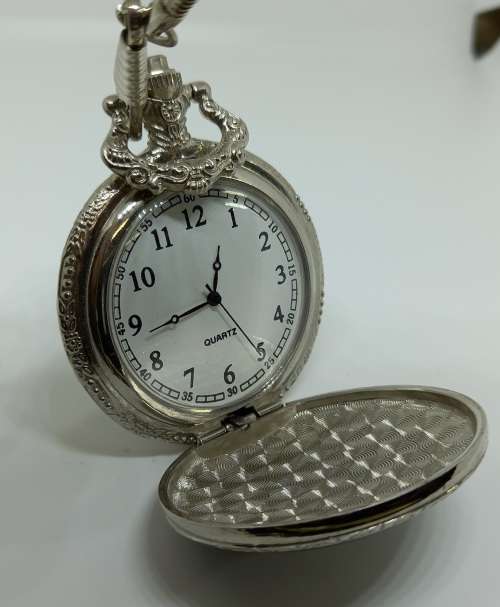 Costume Quarts pocket Watch on chain Face=45x70mm 12mm thick - Working