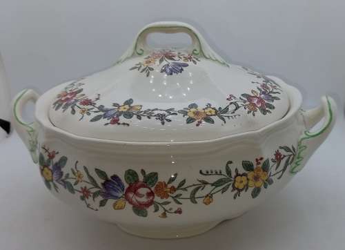 Vintage1942 to 1958 Royal Doulton Tureen  Leighton (D6164) Round Covered Vegetable Server - England