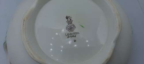 Vintage1942 to 1958 Royal Doulton Tureen  Leighton (D6164) Round Covered Vegetable Server - England