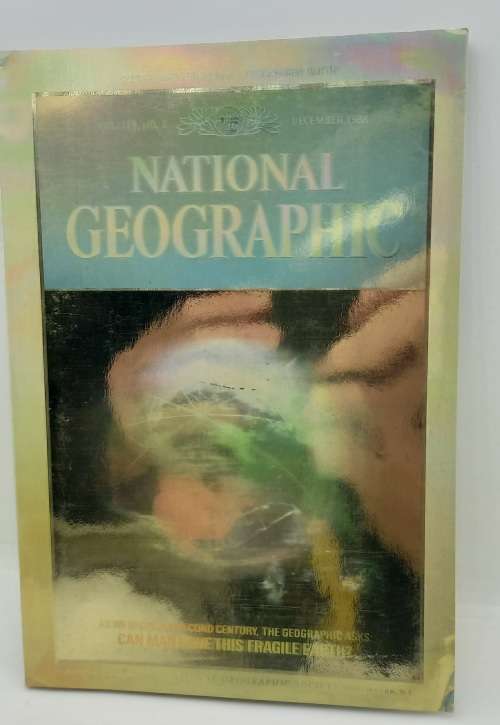 1988 - 6 x National Geographic Magazines July to December in Holder -- Great condition