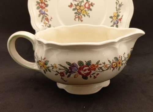 Vintage1942 to 1958  Royal Doulton Leighton (D6164)  Gravy boat with Saucer  - England