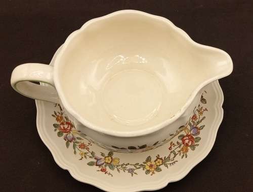Vintage1942 to 1958  Royal Doulton Leighton (D6164)  Gravy boat with Saucer  - England