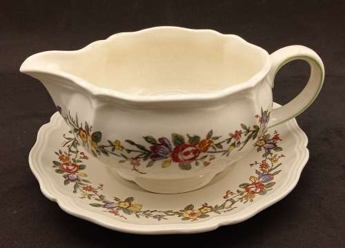 Vintage1942 to 1958  Royal Doulton Leighton (D6164)  Gravy boat with Saucer  - England